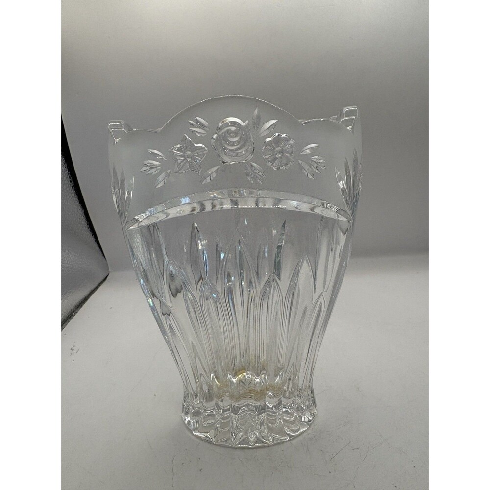 Oneida Southern Garden Frosted/ Clear Oval Vase 7.5”